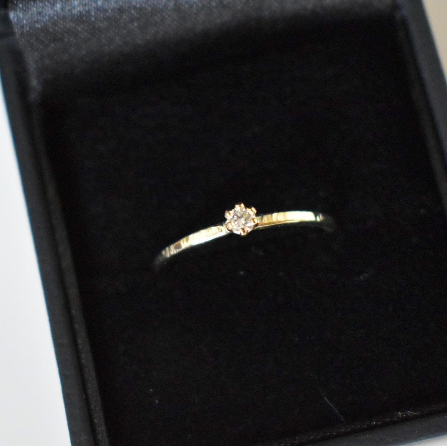 Subtiele ring in 14K goud met diamant - Algarrada Melissa