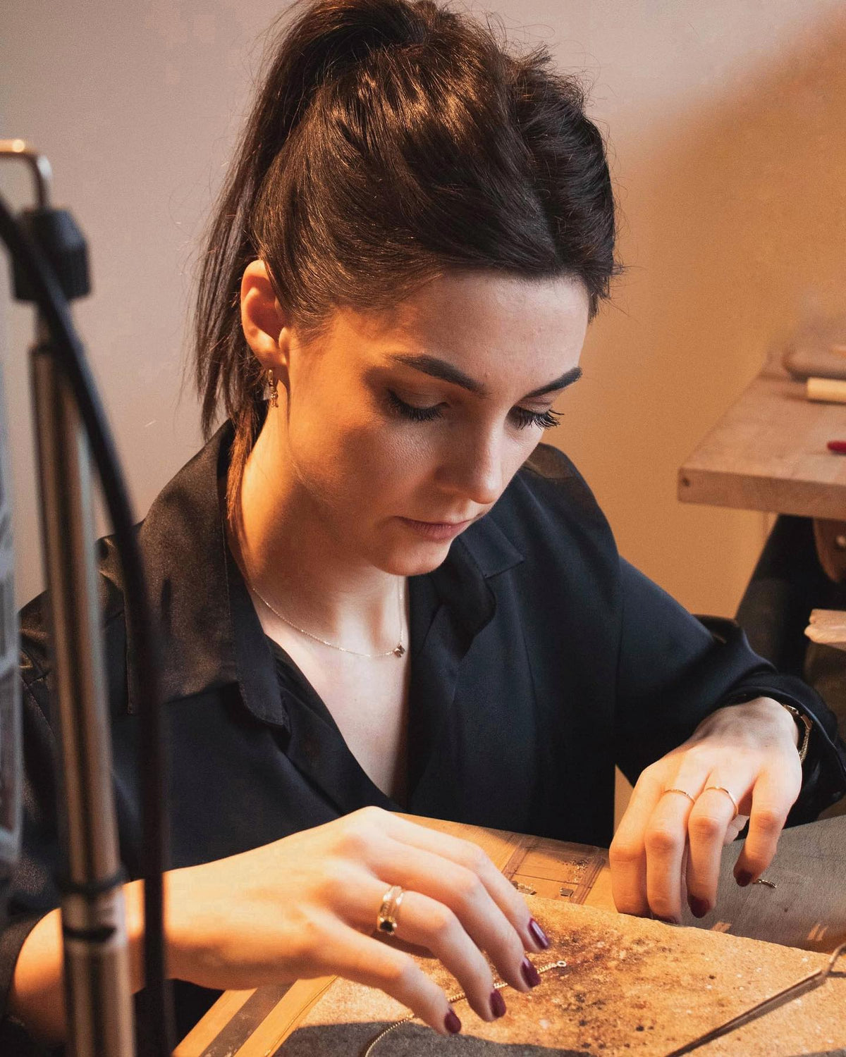Melissa aan het werk in haar atelier in Hasselt