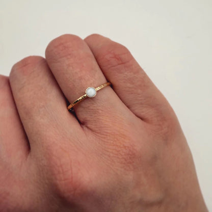 Moedermelk ring met smalle ronde steen 4mm - Algarrada Melissa