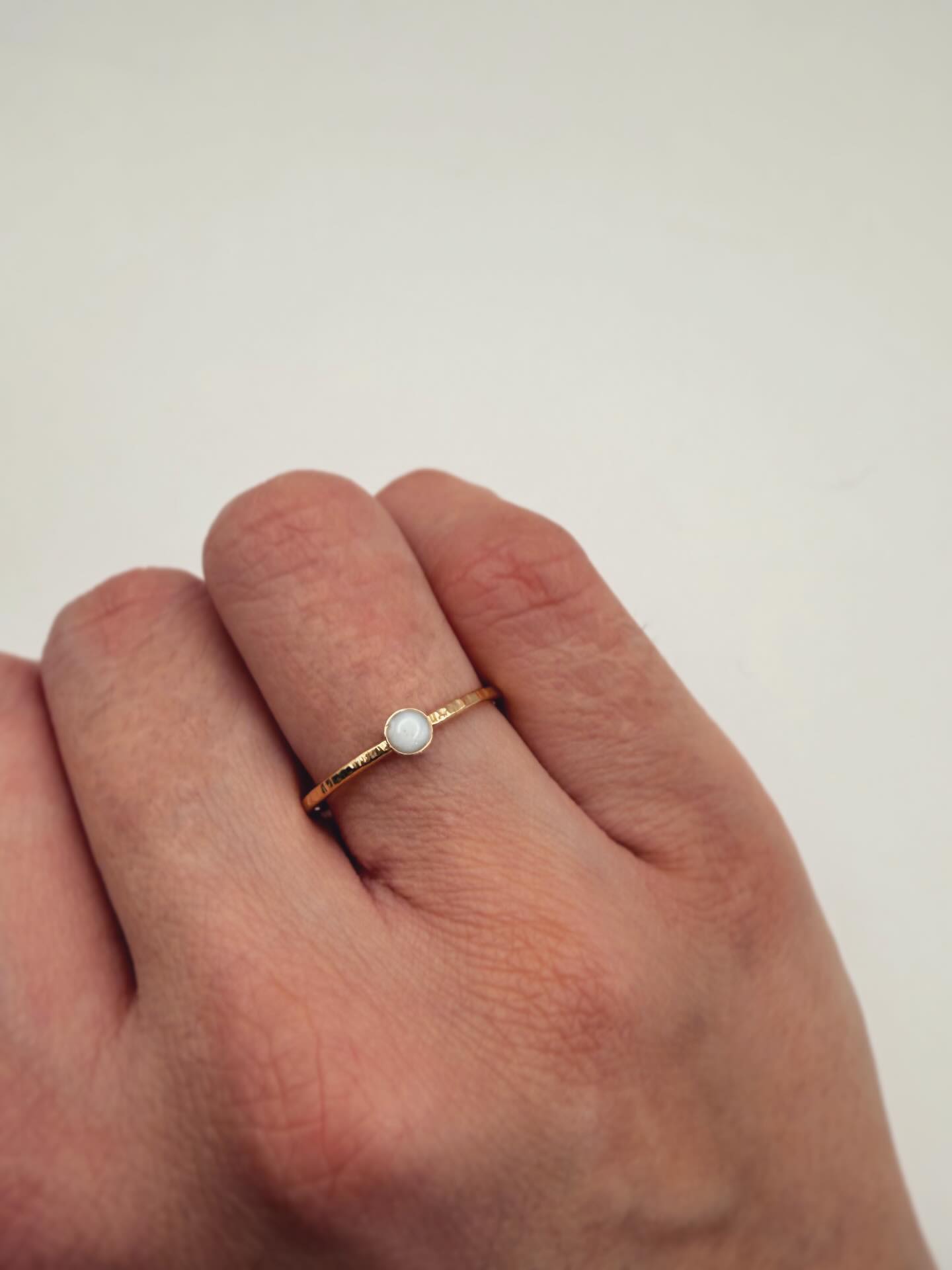 Moedermelk ring met smalle ronde steen - Algarrada Melissa
