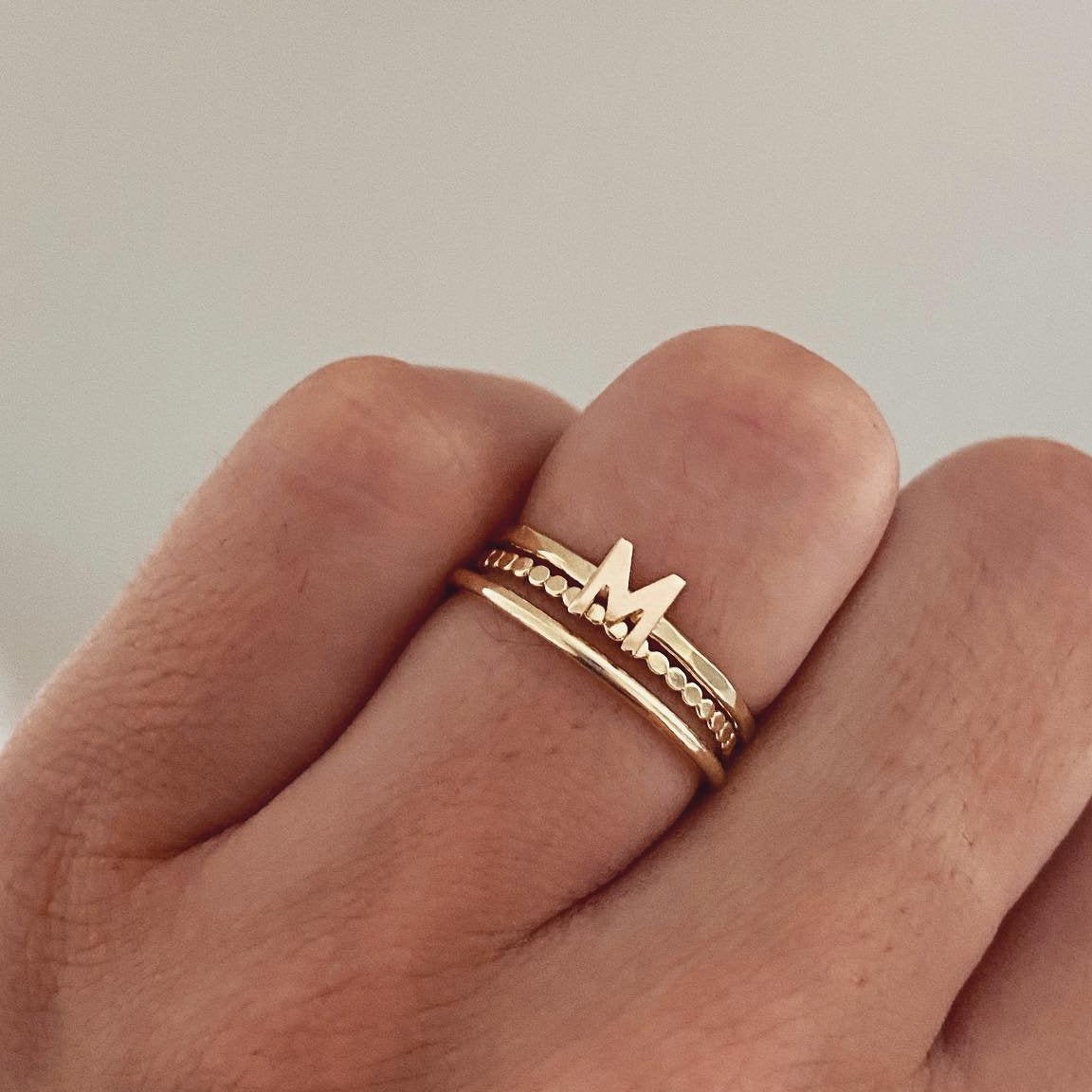 Ring met initiaal in 14 karaats goud - Algarrada Melissa