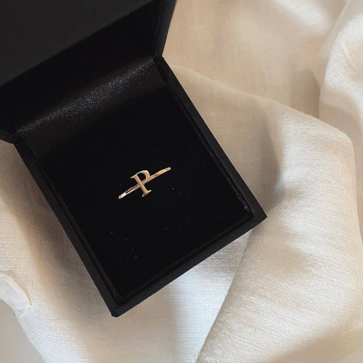 
Ring met initiaal in 14K goud