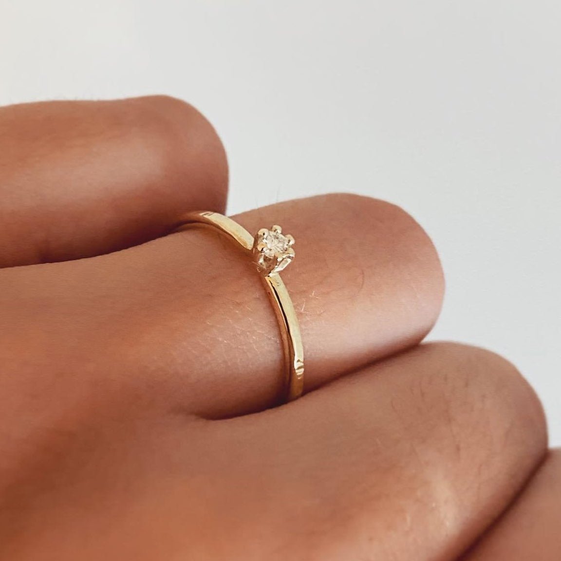 Subtiele ring in 14K goud met diamant - Algarrada Melissa